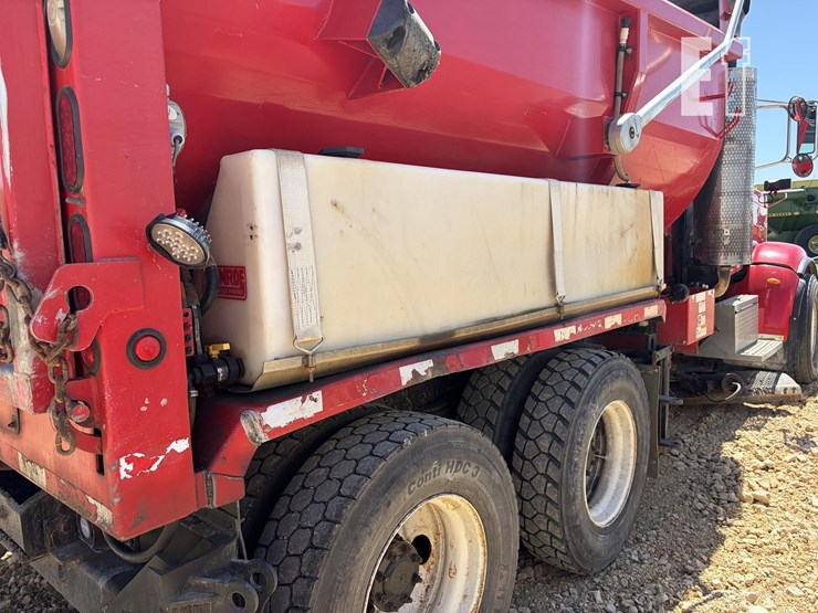 2008-peterbilt-367-image-10