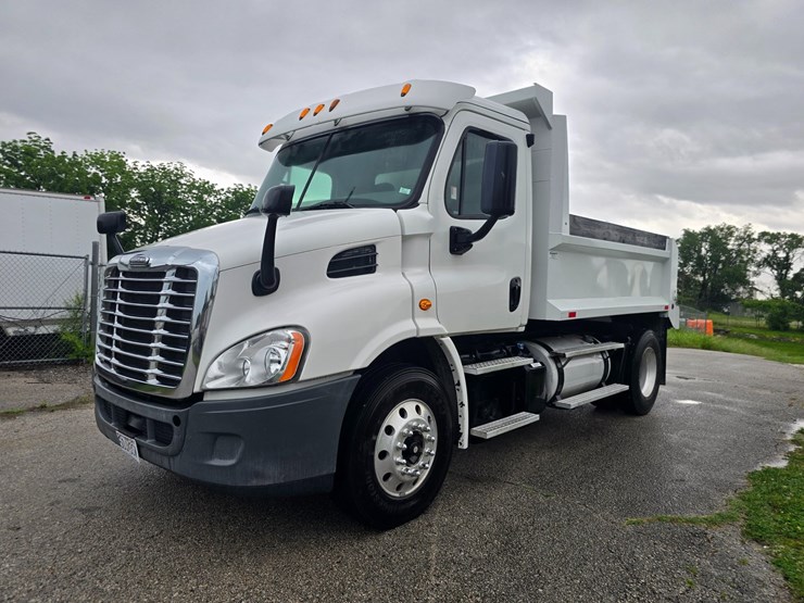 2015-freightliner-cascadia-113-image-3