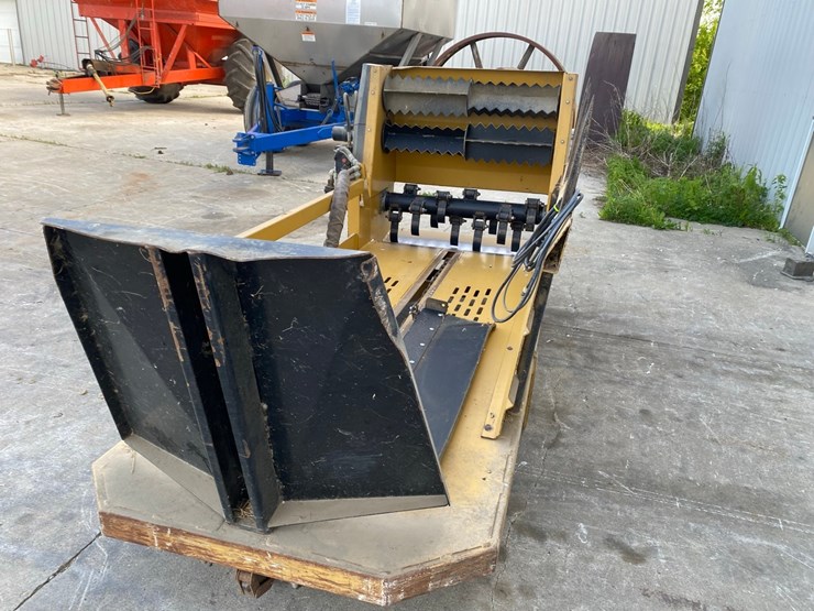 tubeline-3810-bale-boss-skidsteer-bale-chopper-image-5