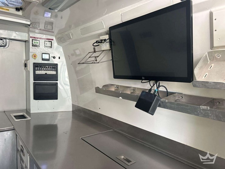 2021-mercedes-benz-sprinter-4500-image-29