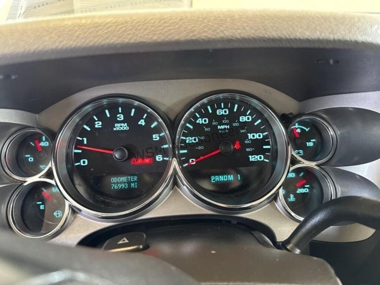 2013-chevrolet-silverado-3500hd-image-21