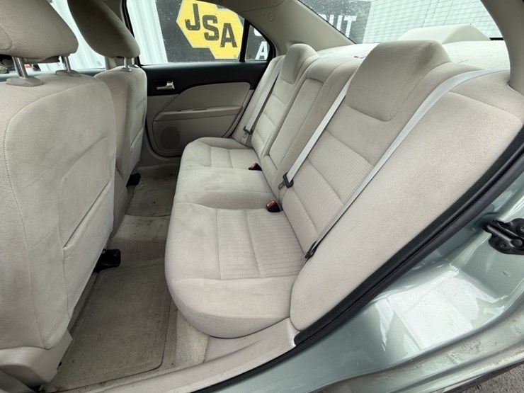 2009-ford-fusion-se-sedan-image-19