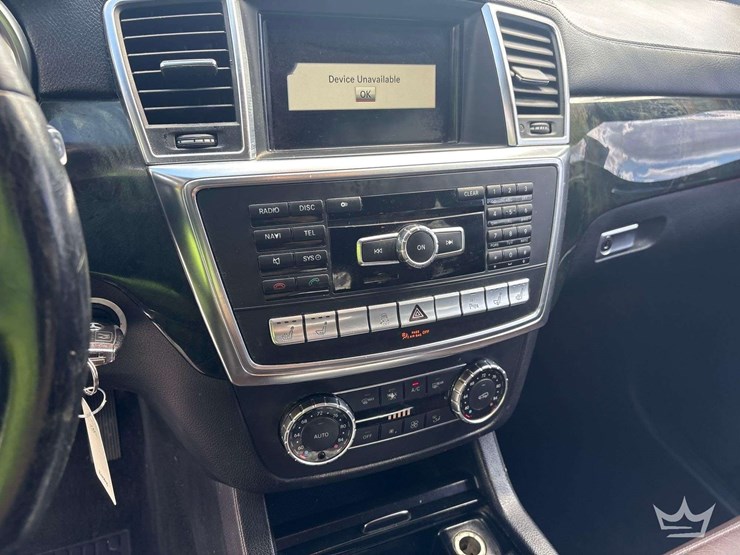 2014-mercedes-benz-gl450-image-13