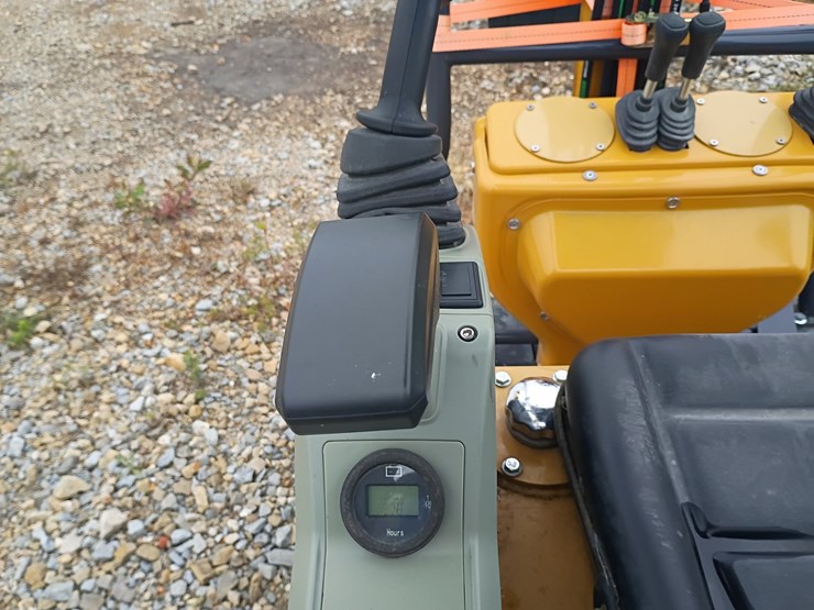 #24704-•-2025-agt-mx12rx-mini-escavator-image-6