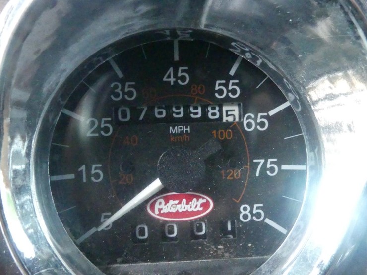 2005-peterbilt-379-image-22