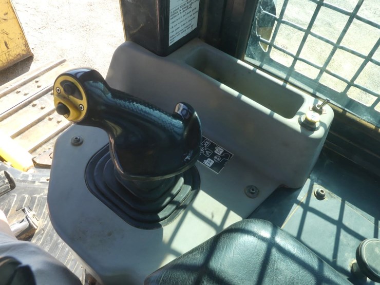 2013-komatsu-d39px-23-image-17