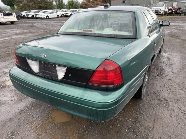 2008-ford-crown-victoria-sedan-image-4