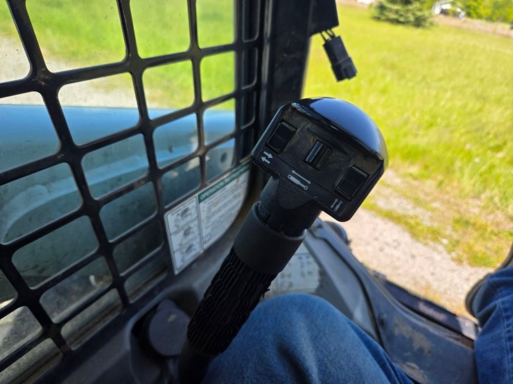 2013-bobcat-s630-image-31