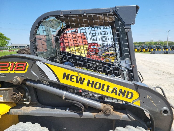 new-holland-l218-image-32