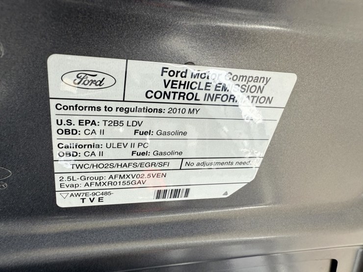 2010-ford-fusion-se-sedan-image-14