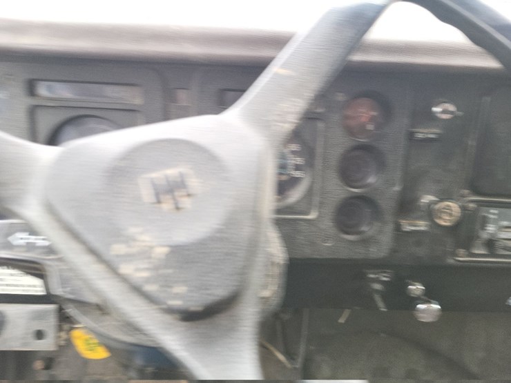 1982-international-1754-single-axle-grain-truck-image-57