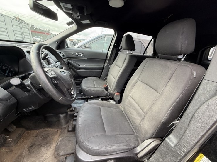 2017-ford-explorer-image-31