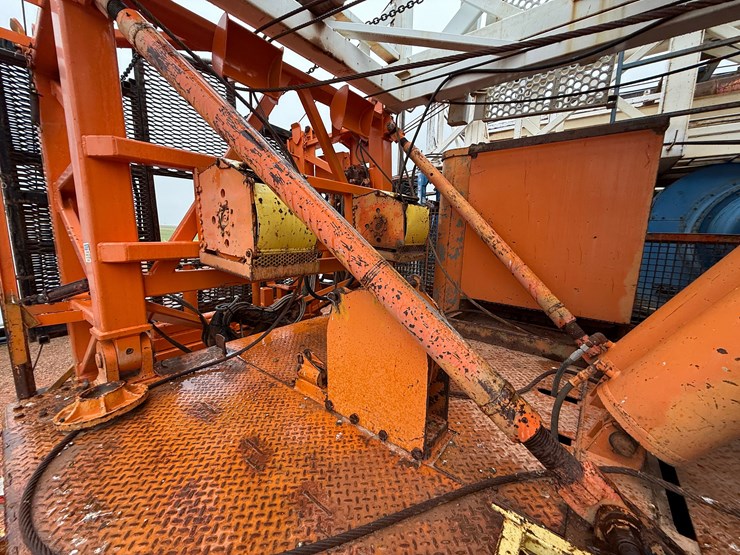2006-taylor-c500-dd-104'-250k-5-axle-well-service-workover-rig-image-11