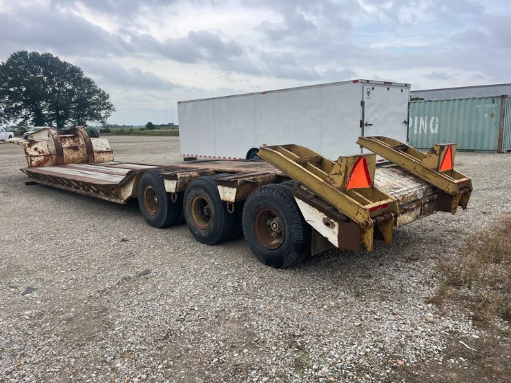 #40220-•-1981-phelan-wtt-60k-226"-tri/a-steel-fixed-neck-lowboy-trailer-vin:-1r9h39304b1010324-image-4