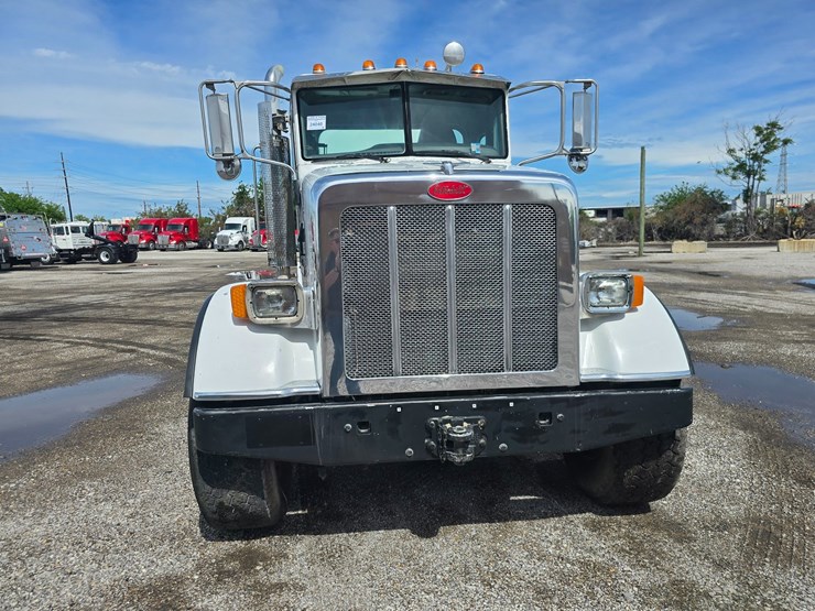 2014-peterbilt-365-image-46