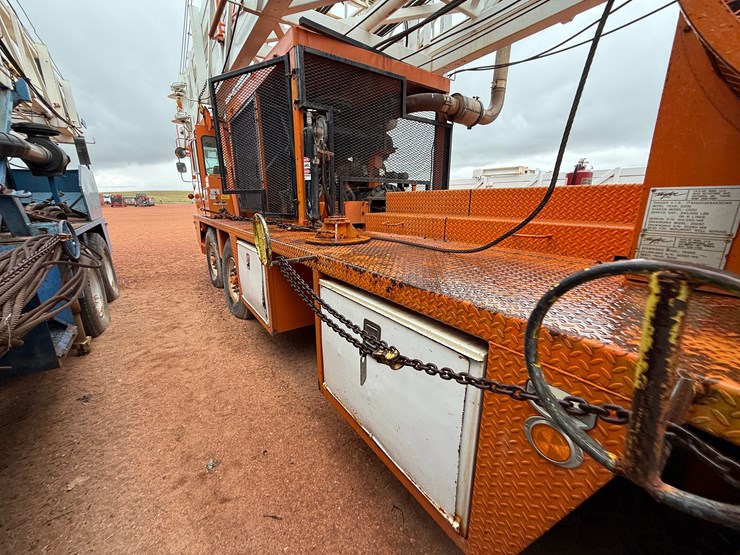 2006-taylor-c500-dd-104'-250k-5-axle-well-service-workover-rig-image-22