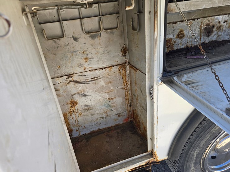 2001-freightliner-fl70-image-65