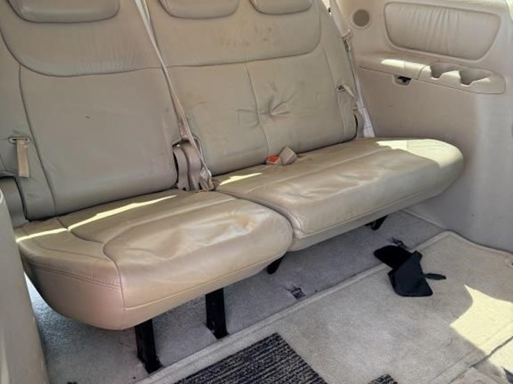 2004-toyota-sienna-image-26
