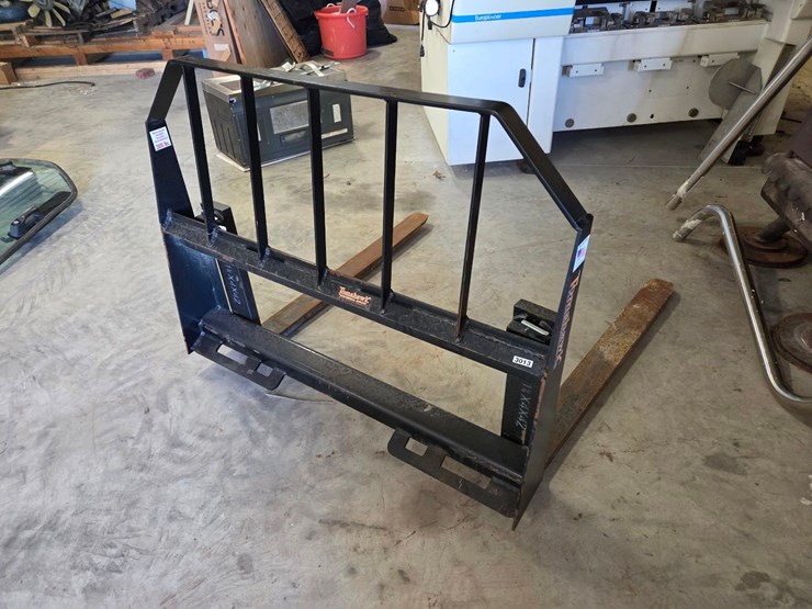 42"-tomahawk-pallet-forks-image-6