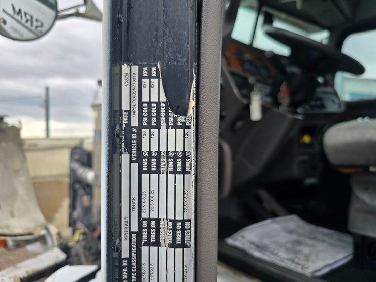 2009-peterbilt-365-image-61