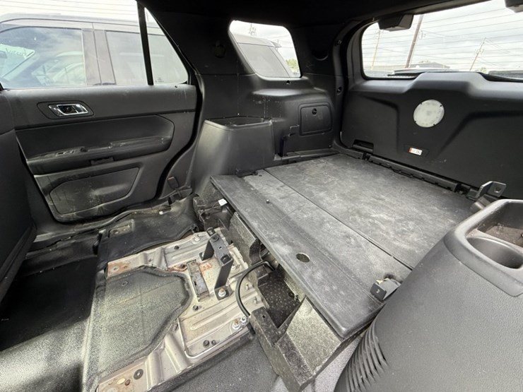 2017-ford-explorer-image-28