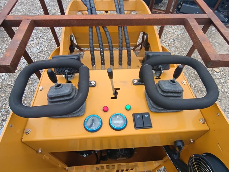 #24712-•-2025-ggma-gg385-mini-skid-steer-image-6