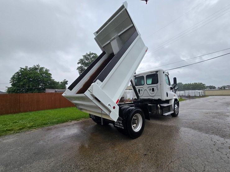 2015-freightliner-cascadia-113-image-82