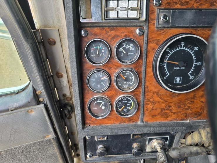 1999-kenworth-t800-image-68