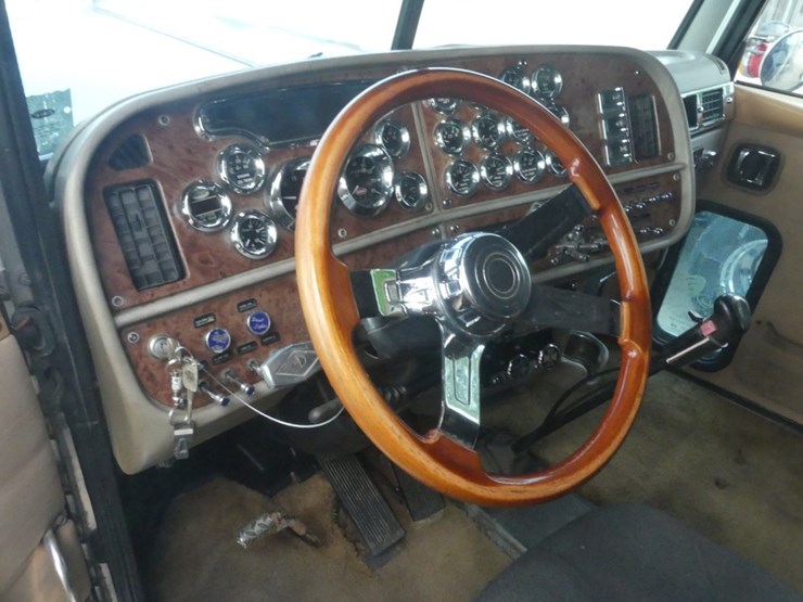 2005-peterbilt-379-image-17