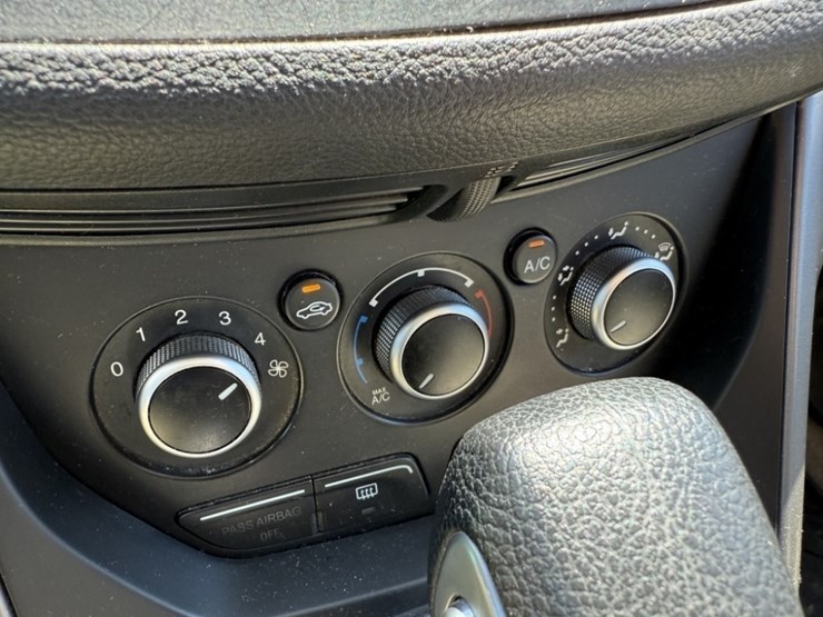 2013-ford-escape-image-30