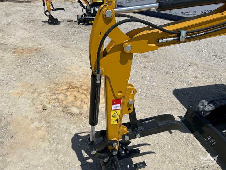 mini-excavator-image-16