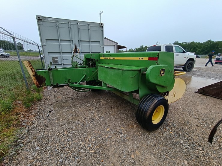 john-deere-336-image-5
