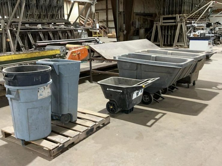 #164-•-poly-carts-and-trash-cans-image-3