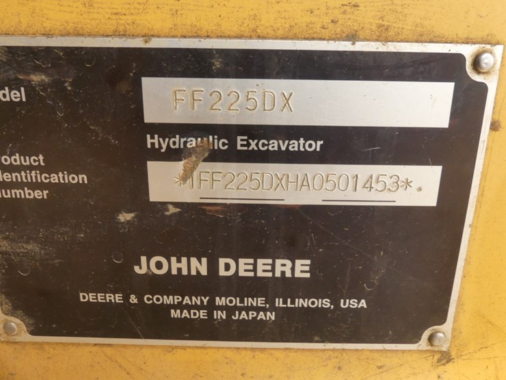 2014-deere-225d-lc-image-10