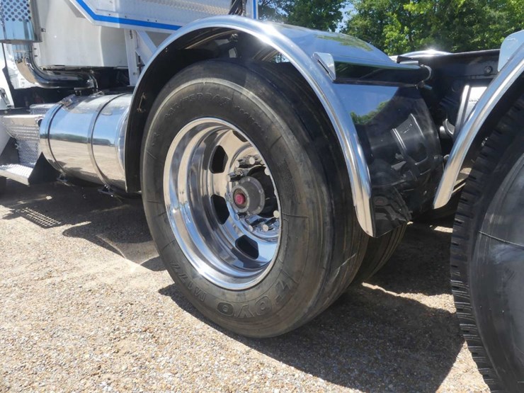 2015-kenworth-t800-image-8