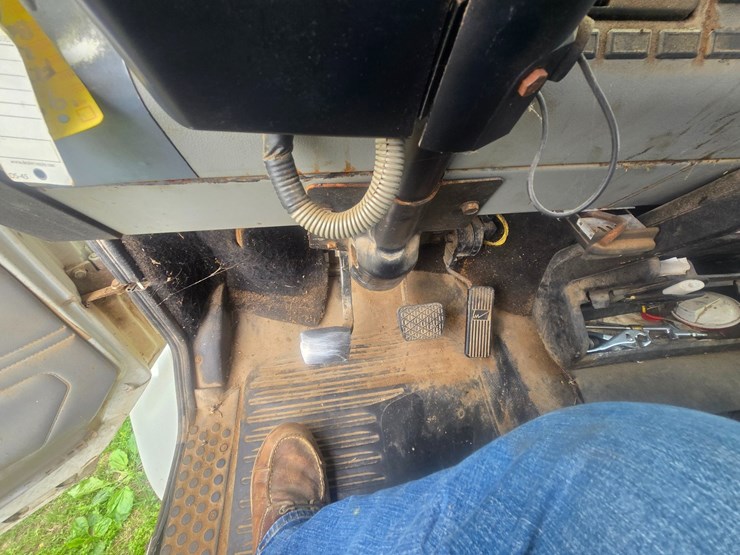 1999-freightliner-fl70-image-61