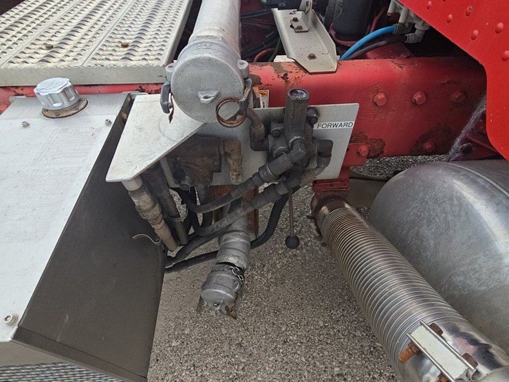 2009-peterbilt-365-image-117