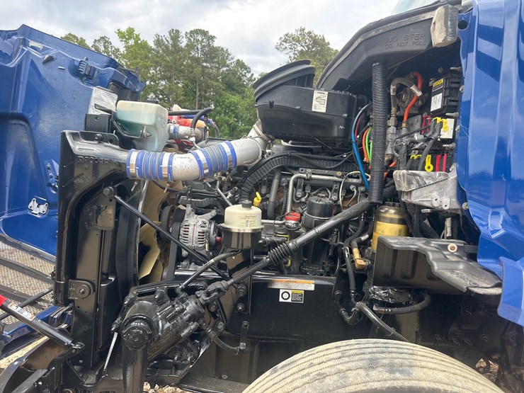 2017-peterbilt-579-image-3