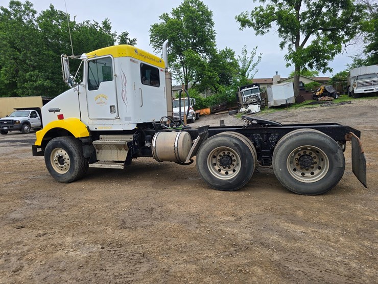 1999-kenworth-t800-image-10