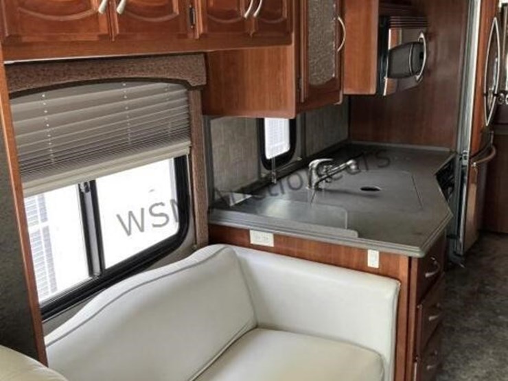 2006-fleetwood-excursion-motorhome-image-30