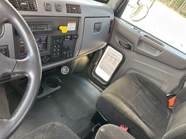 2016-peterbilt-382-image-9