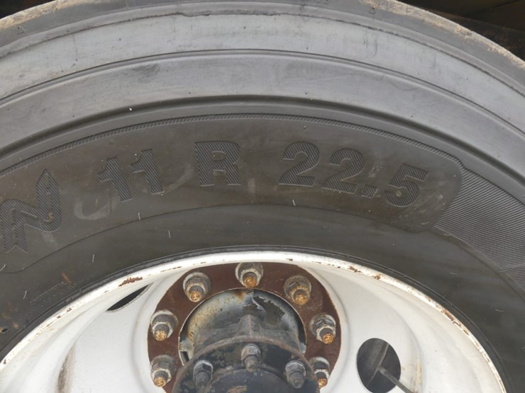 2018-freightliner-114sd-image-9