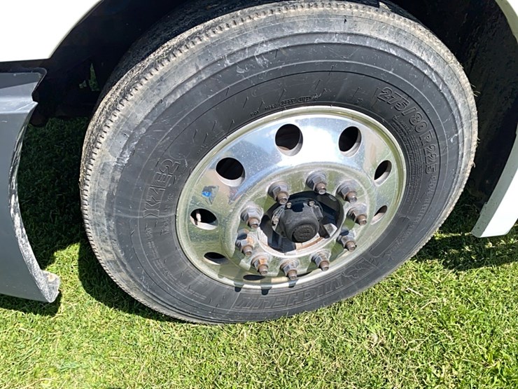 2019-freightliner-cascadia-day-cab-image-70