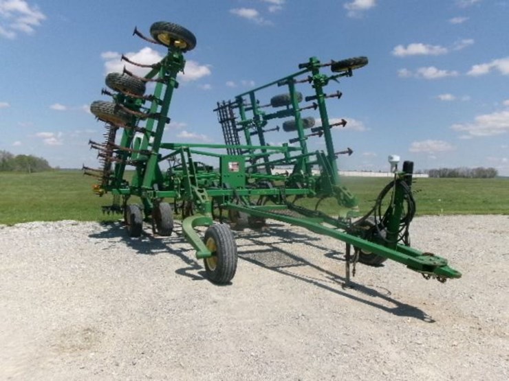2003-john-deere-2210-image-3