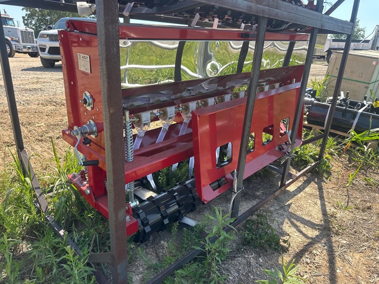 #20689-•-new-agt-quick-attach-skid-steer-seeder-image-4