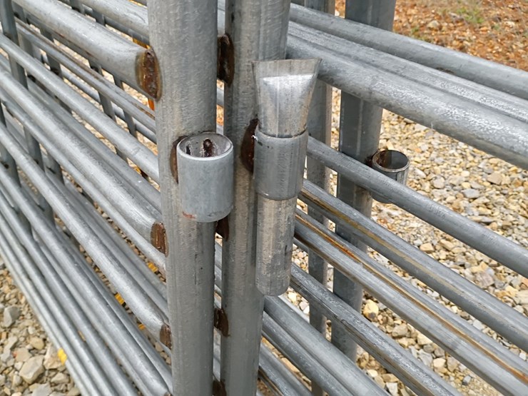 #23125-•-corral-panels-w/-gate-image-8