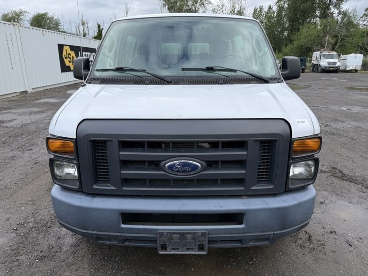 2013-ford-e350-image-8