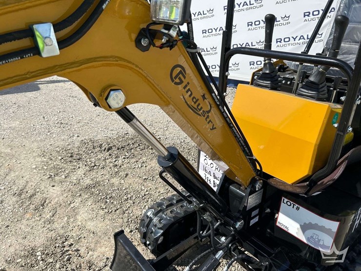mini-excavator-image-17