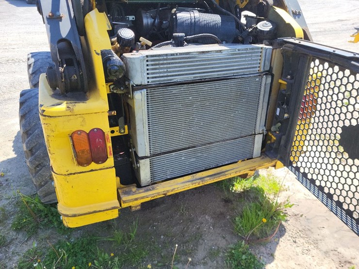 new-holland-l218-image-25