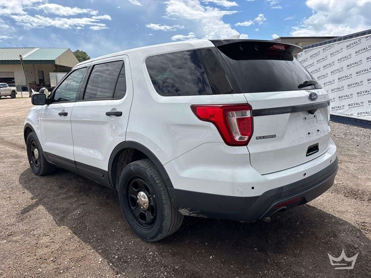 2017-ford-explorer-image-4
